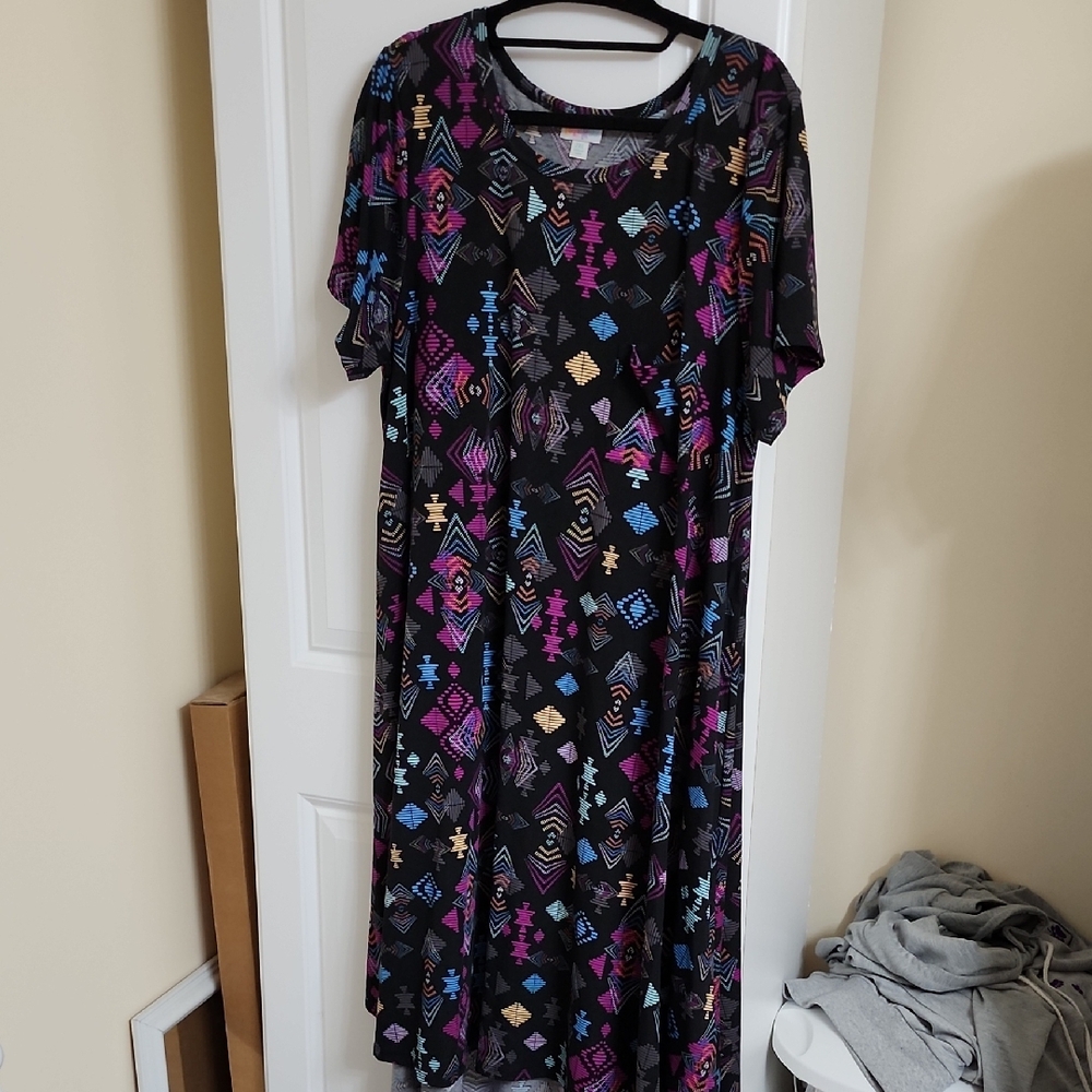 Lularoe Carly Geometric Pattern, EUC